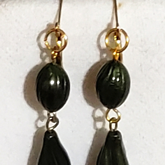 Fashion Jewelry VTG Earrings Green Beaded Dangles - Picture 3 of 4